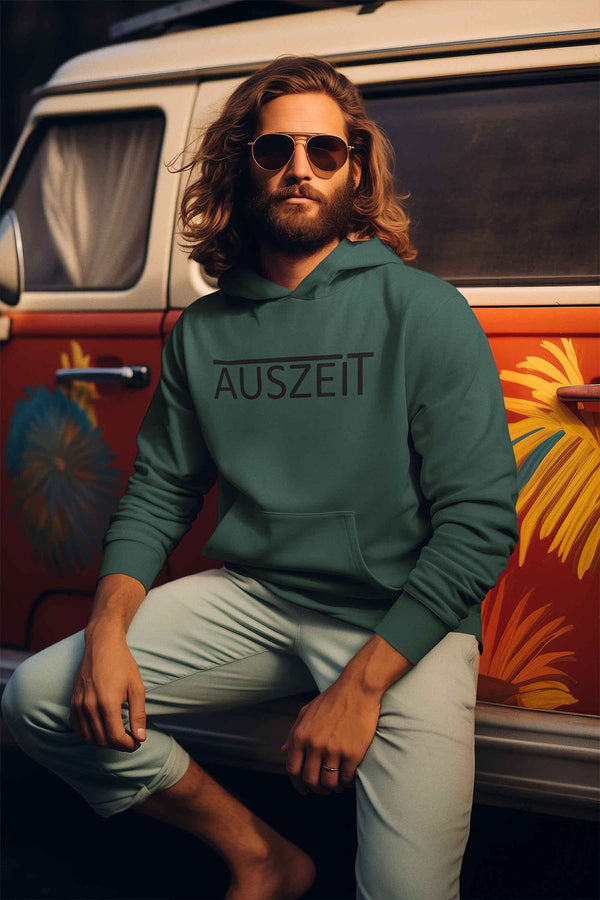 Schönes Kapuzenshirt oder Hoodie mit der Aufschrift AUSZEIT in dunkelgrün. SHIRTCHECKER